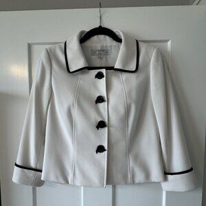 Tahari Women's off-white blazer, size 4P, creamy white w/ black lining & buttons